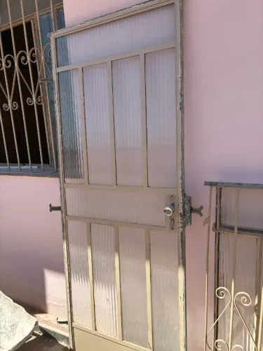 Porta de aço com vidro (0,77 largura 2,10 altura)