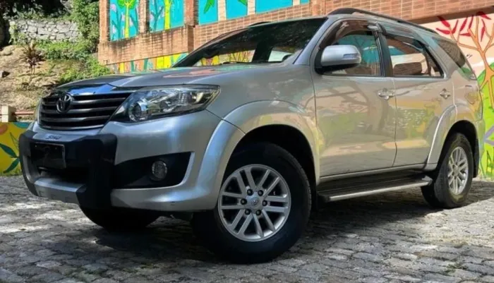 Toyota Hilux SW4 SRV D4-d 4X4 3.0 TDI Dies. AUT 2015