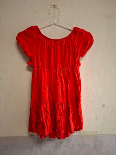 Vestido vermelho, tamanho 6