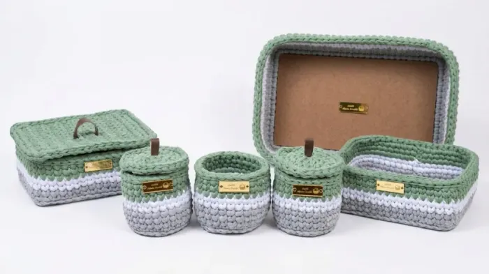 Peças Em Crochê Artesanal - Bolsas, Roupas E Farmacinha De Bebê