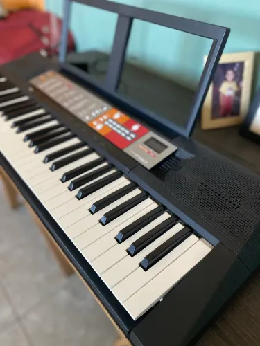 Teclado Yamaha PSR-F50 | 61 teclas
