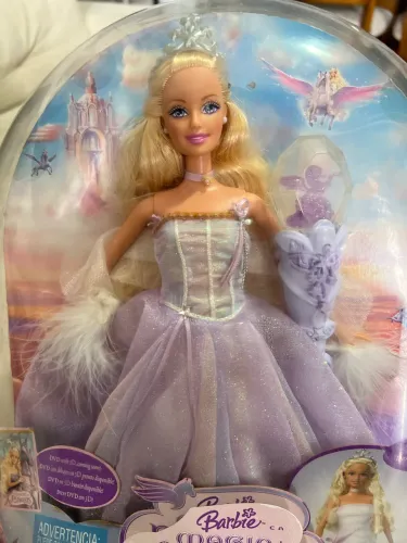 Barbie Annika Magia de Aladus na caixa