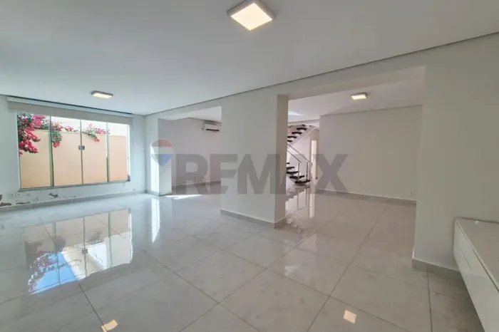 Casa ampla, com 4 suítes, com excelente preço, localização e estrutura de lazer no condomí