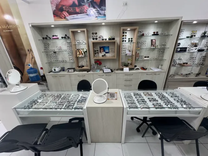 Móveis premium pra ótica/ lojas usados