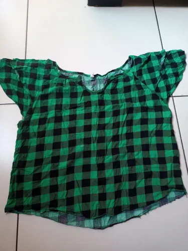 Roupas de bazar conservadas
