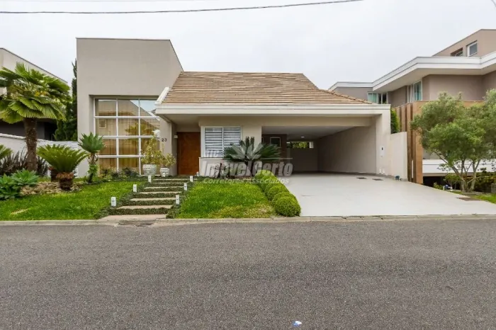 Casa Térrea com 324,00m² Útil, Condomínio Fechado, Santa Felicidade/Curitiba
