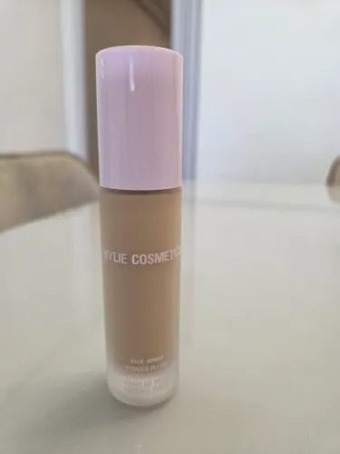 Base Kylie cosmetics 4.5 w 30 ml