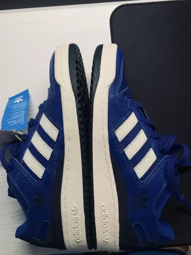 Tênis adidas, tamanho 39, NUNCA USADO