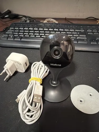 Câmera Intelbras IMX C Black Wi-Fi com cartão 32g