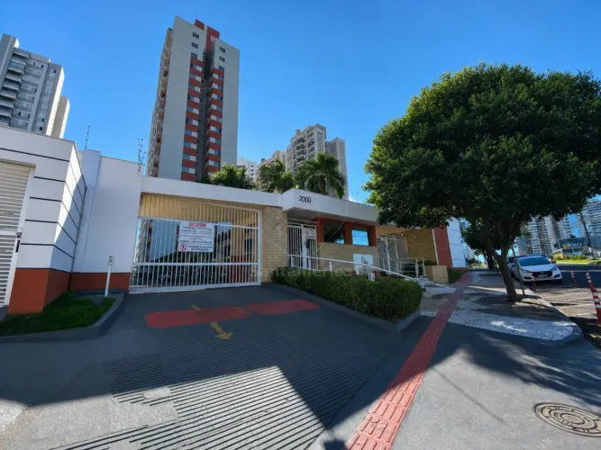 Apartamento semimobiliado com 2 quartos para locação no Edifício Due Torri, na Região Sul