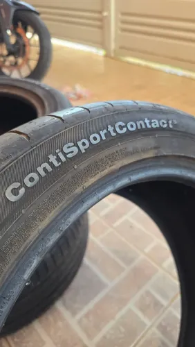 Pneu Continental 235/45 R18 com vulcanização