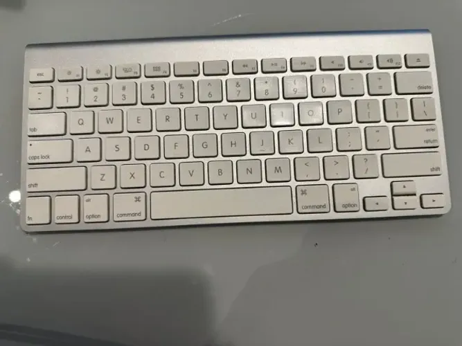 Apple Wireless Keyboard (1ª Geração)