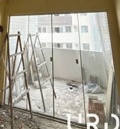 PORTAS DE VIDRO COM TODA ESTRUTURA