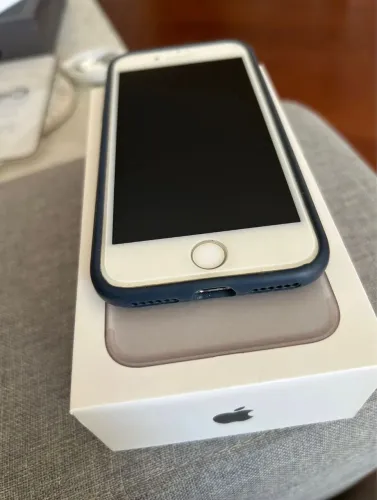 Vendo IPhone 7 32g com caixa