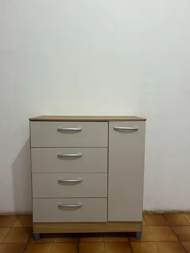 Cômoda semi nova