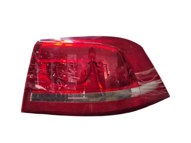 Lanterna Direita Vw Passat Sedan 2011 2012 2013 2014 2015 Direito/passageiro