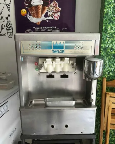 Máquina de sorvete Taylor 161