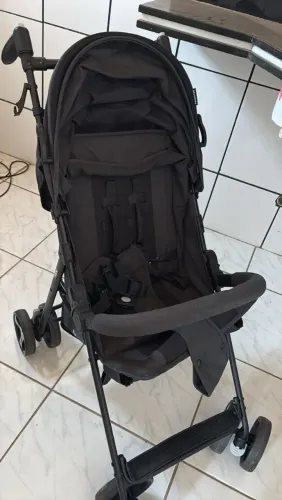 VENDO CARRINHO DE BEBÊ NOVO