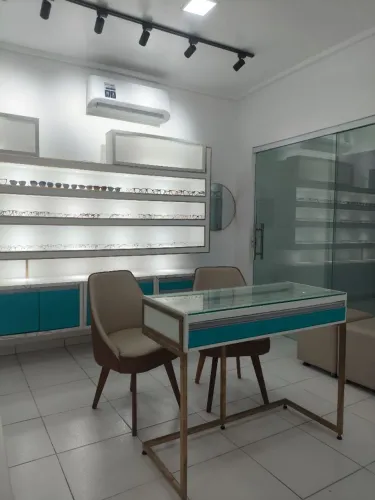 Preciso de vendedor (a)