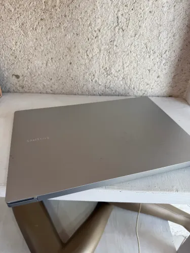 Nootebook Galaxy book Go