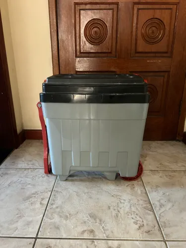 Cooler com rodinhas 34 L(novo)