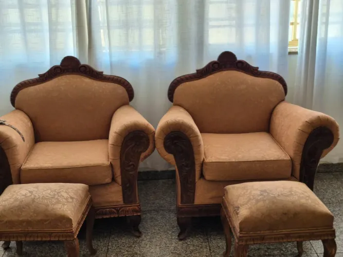Conjunto de sofá poltronas e bancos 