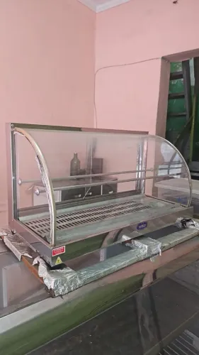 Vende-se Estufa e Balcão bem conservados