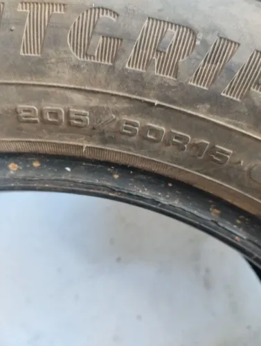 Pneu 205/60/15