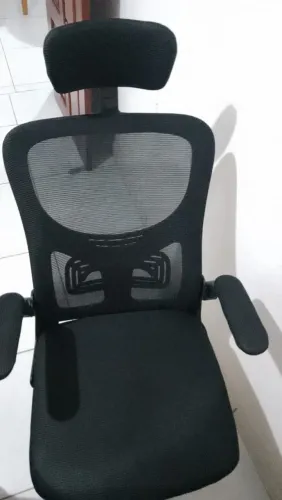 Cadeira de escritório $359 reais.
