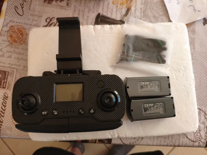 Baterias Drone L200 PRO + controle + hélices