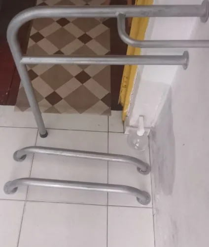 Apoio de banheiro para idosos