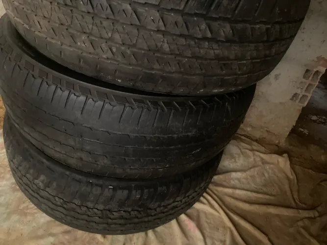 Vendo pneu de caminhonete 265 60 18 todos pireli 