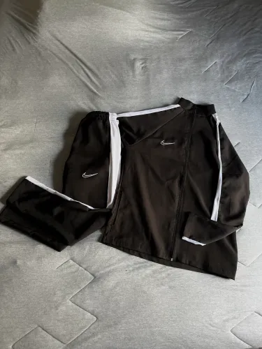 Conjunto Dri Fit preto Nike 