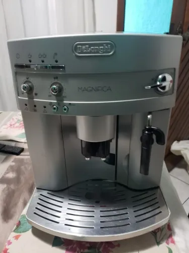 Maquina de Café Espresso - De'Longhi Magnifica ESAM 3200 "Italiana"