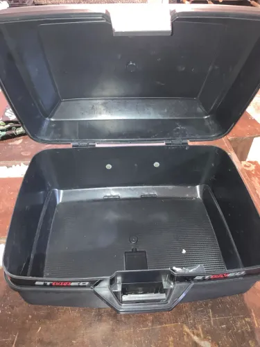 Bau stoned 52 litros com encosto almofadado