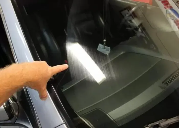 Polimento en vidros  automotivos ê Residênciais  tiramos marcas das palhetas 