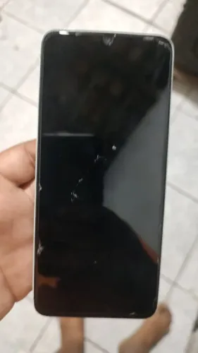 Redmi 12c funcionando perfeitamente apenas trincado a tela tem conversa no valor