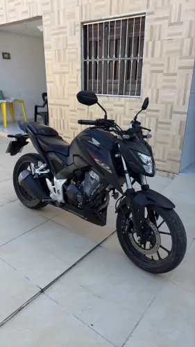 Honda CB 300F Twister 2026 - Apenas 2.000 km