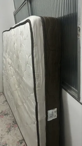 Vende-se colcha de casal