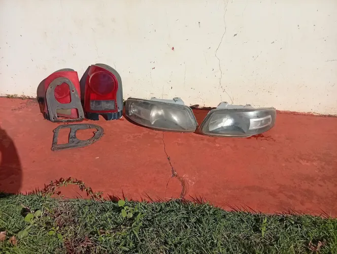 Farol e lanterna traseira do gol g4 
