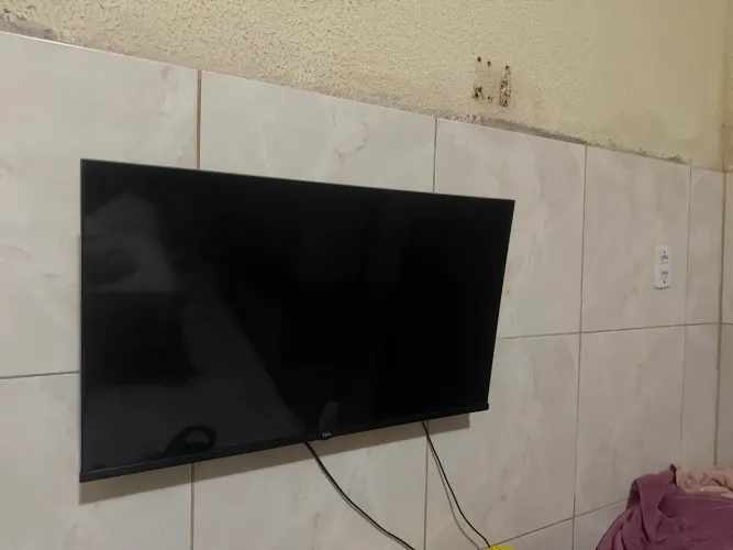 Vende-se uma televisão
