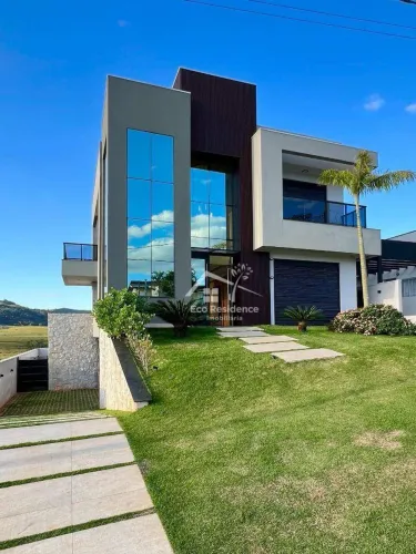 Sobrado Alto Padrão com 4 Suítes à venda, 350 m² por R$ 3.500.000 - Ninho Verde II - Pardi