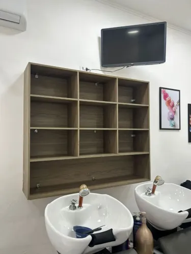 Armário planejado com nichos para comércio 