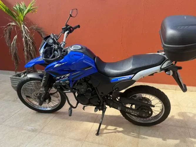 Moto muito conservada, praticamente nova. Sem pendências, só pegar e andar. *