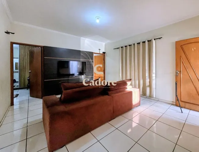 Casa à venda no Jardim Patrícia com 3/4 sendo 01 suíte e 02 vagas de garagem