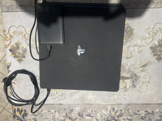 Ps4 slim de 1 Terá dois controles carregador e um jogo FiFa 2020