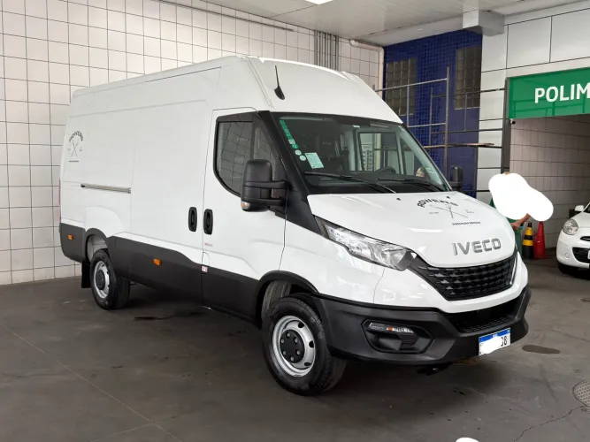 Iveco Daily Furgão 30-160 3.0 12m³ (die.)(e6) 2025