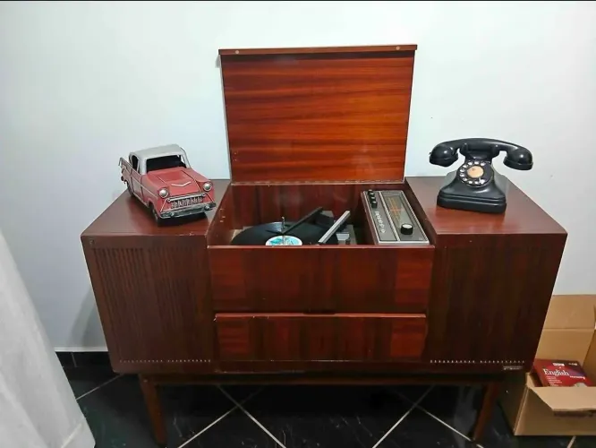 RÁDIOLA PHILIPS ANOS 60/70
