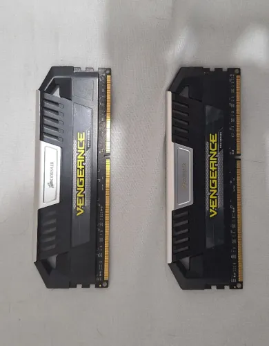 2x Memória DDR Corsair 8Gb (16Gb)