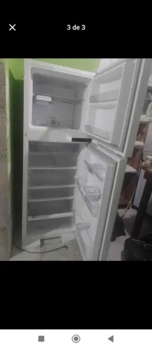 Vende-se geladeira, só estou vendo pois me mudei para cuidar dos meus avós